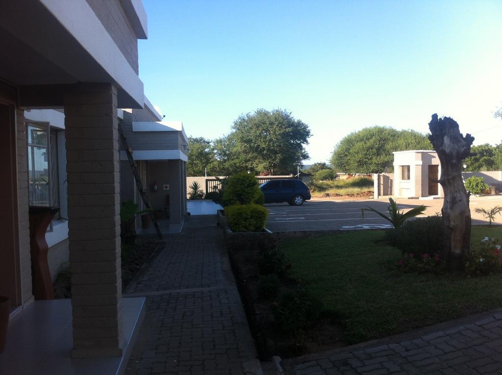 Serowe Hill View Inn מראה חיצוני תמונה