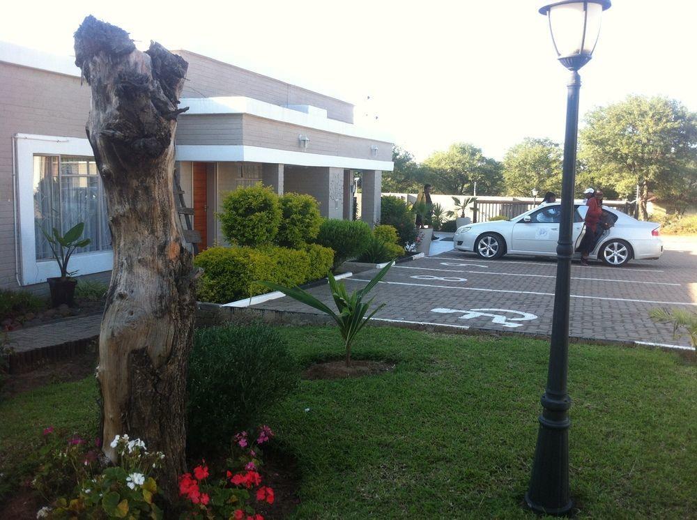 Serowe Hill View Inn מראה חיצוני תמונה