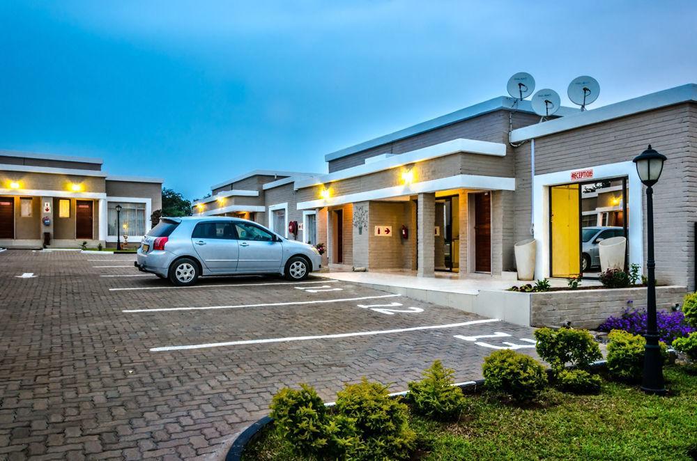 Serowe Hill View Inn מראה חיצוני תמונה