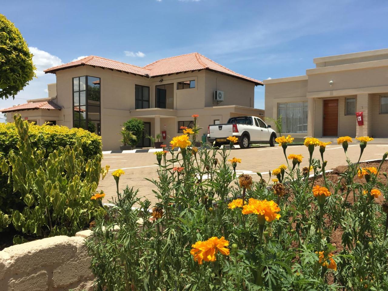 Serowe Hill View Inn מראה חיצוני תמונה